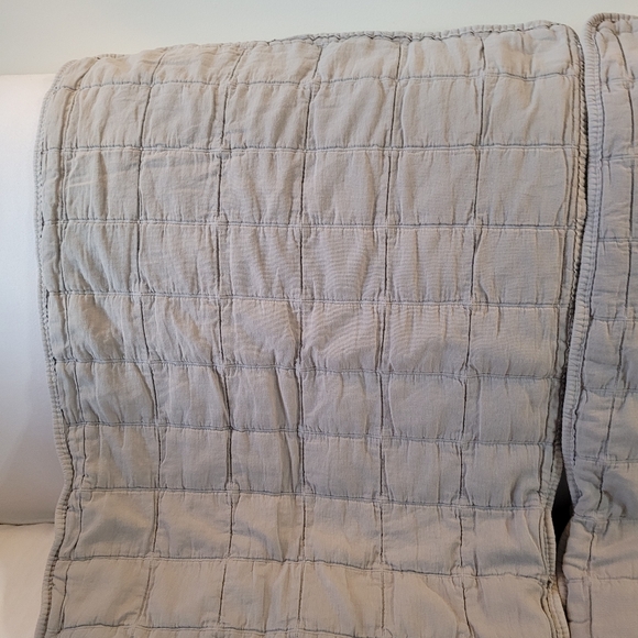 NWT Southern Living pair of quilted Grey standard textured pillow cases - Picture 5 of 13